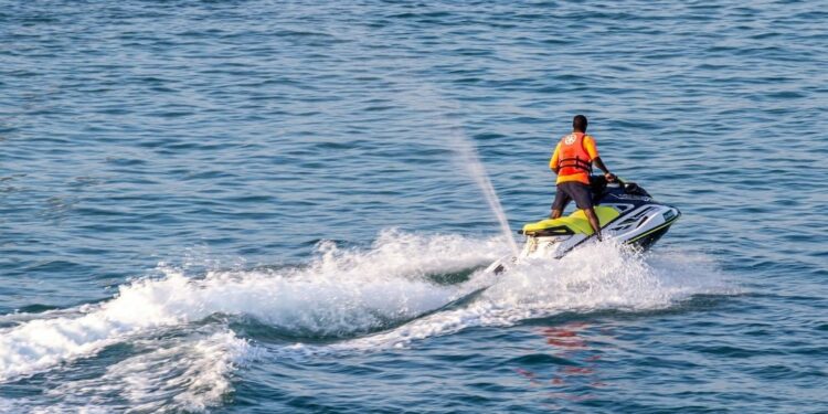 Ысык-Көлдө суу мотоциклине тыюу салуу каралган мыйзам долбоору комитетте колдоо тапты