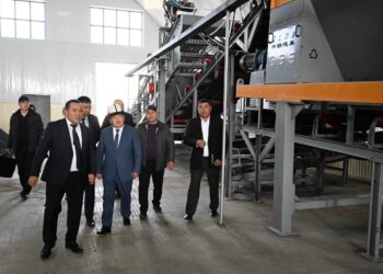 Жалал-Абадда таштандыны кайра иштеткен завод ишке кирди