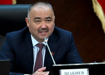 Нурланбек Шакиев: «Биз гимнди өзгөртөбүз»