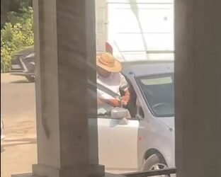 Айдоочудан акча алган жол тескөөчүнүн видеосу тарады