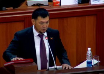 Жогорку Кеңеште жаңы депутат ант берди