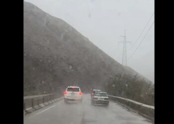 Боом капчыгайында кар жаап, туман каптап жатат (видео)