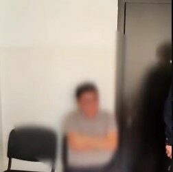 Мас абалында кармалган айдоочу Сот департаментинин кызматтык күбөлүгүн көрсөткөн (видео)