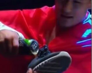 Бут кийимден суусундук ичкен мушкердин видеосу талкуу жаратты