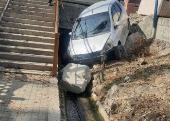 Кадамжайда мектеп окуучусун унаа сүзүп кеткен