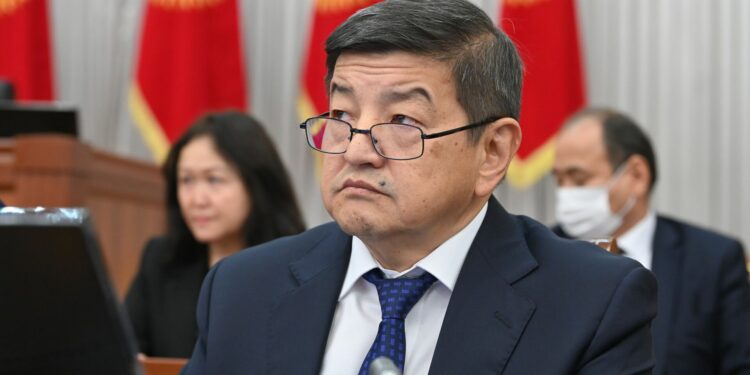 Акылбек Жапаров эң көп убакыт иштеген өкмөт башчы болууга аз калганын айтты