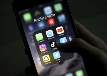 Австралияда 16 жашка чейинкилерге соцтармактарга кирүүгө тыюу салынды