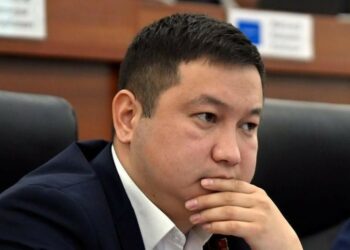 Депутат Бактыяр Калпаев Бишкектеги тергөөчүлөрдүн санын 3 эсеге көбөйтүүнү сунуштады