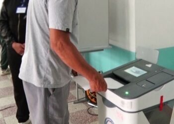 Кыргызстанда жергиликтүү кеңештердин депутаттарын шайлоо өтүп жатат