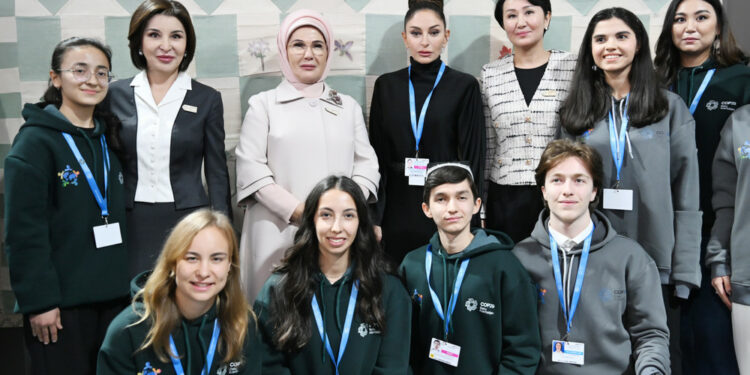 Кыргызстан, Азербайжан, Түркия жана Өзбекстандын биринчи айымдары конференцияга катышты