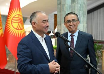 Шакиев: «Гимнди өзгөртүүнү эч ким ачык айтып чыккан эмес»