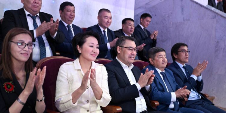 1976-жылдан бери оңдолгон эмес… Бишкектеги цирктин имараты жаңылануудан кийин ачылды