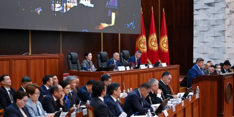 Жогорку Кеңеште республикалык бюджет жөнүндө мыйзам долбоорлору каралды