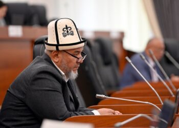 Большевик — Баялы Исакеев, Теплоключенка — Ак-Суу… Айрым айылдарды кайра атоо каралган мыйзам долбоору биринчи окууда кабыл алынды