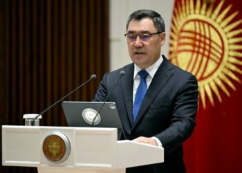 Садыр Жапаров: «Сабакты ата-эне түгүл, директор эле эмес, керек болсо министр дагы барып токтотууга укугу жок»