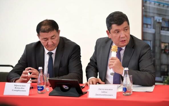 Мэр Айбек Жунушалиев Бишкек шаардык транспорт муниципалдык ишканасынын кызматкерлери менен жолугушту