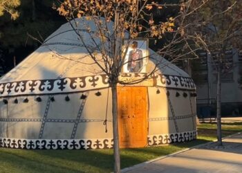 Бишкекте Мамбет Мамакеевди акыркы сапарга узатуу зыйнаты өтүп жатат