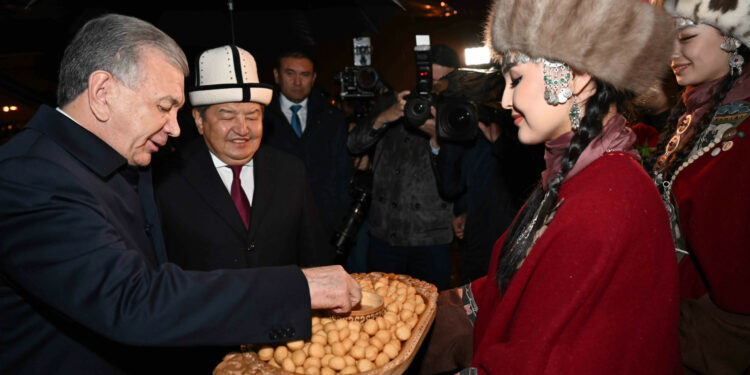 Өзбекстандын президенти Шавкат Мирзийоев Кыргызстанга келди