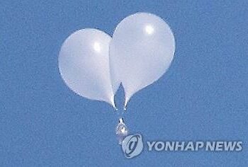 Түндүк Корея Түштүк Кореяга таштанды байланган 40ка жакын аба шарын жөнөттү