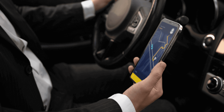 Депутат: «Яндекс.Такси» комиссияны 21 пайызга көтөрүп, таксинин баасы асмандап кетти»