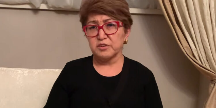 Чыныбай Турсунбековдун жубайы үй-бүлөсү тууралуу тараган сөздөрдү төгүнгө чыгарып, көзүнө жаш алды
