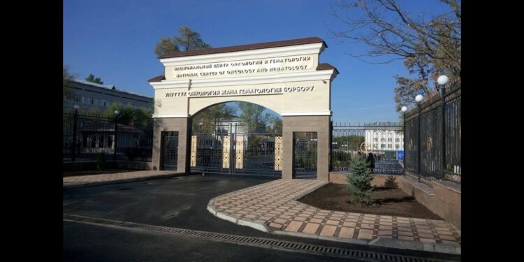 Министр Бейшеналиев Улуттук онкология борборунун жетекчисин кызматтан кетиргенин билдирди