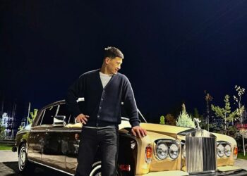 Садыр Жапаров Дмитрий Биволго унаа белек кылды