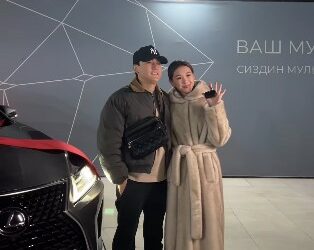 Актёр Чыңгыз Максүтов жубайына унаа белек кылды (видео)