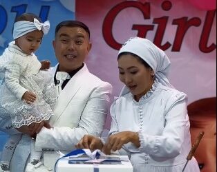 «Ташиевдин айтканын аткарып жатабыз». Ырчы Азиз Батыров үчүнчү ирет ата болот