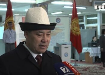 Садыр Жапаров Бишкектеги 1046 шайлоо участогунда добуш берди (видео)