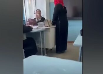 «Баламды коргодум». Окуучунун апасы эмне үчүн мугалимди урушуп, ыйлатканын айтты