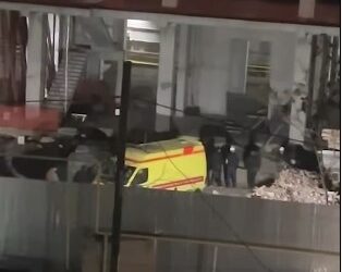 Бишкектеги курулуп жаткан үйдөн кулаган 18 жаштагы жигит көз жумду