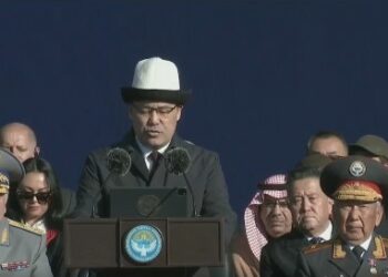 Садыр Жапаров милиция кызматкерлерин куттуктап жатып эмнелерди айтты?