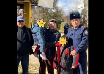 Ысык-Көлдө милиция кызматкери өрттөнүп жаткан үйдөн 2 баланы сактап калды