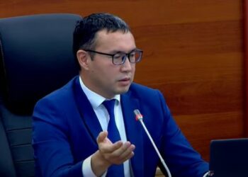 Депутат автобекеттердин көчүрүлүшү шаарда жол тыгынды көбөйткөнүн айтты