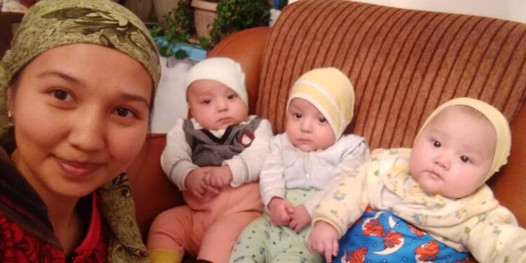 «Үй салалы десек, акча ашпайт» дейт 2019-жылы 3 эм төрөгөн келин