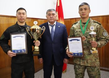 Камчыбек Ташиев эл аралык турнирге катышкан УКМК кызматкерлерин кабыл алды