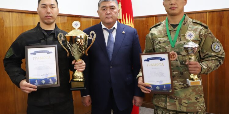 Камчыбек Ташиев эл аралык турнирге катышкан УКМК кызматкерлерин кабыл алды