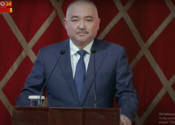 «Эки баштуу министр келсе да алы келбейт». Билим берүү министрлиги жаңы жылдан кийин экиге бөлүнөрү маалымдалды