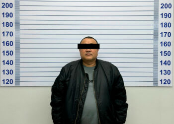 Өзгөчө оор кылмышка шектелген жаранды чек арадан өткөрүп жиберген делген кызматкер кармалды