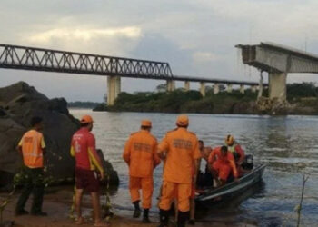 «16 адам дайынсыз болуп жатат». Бразилияда көпүрө кулап, 2 адам каза болду