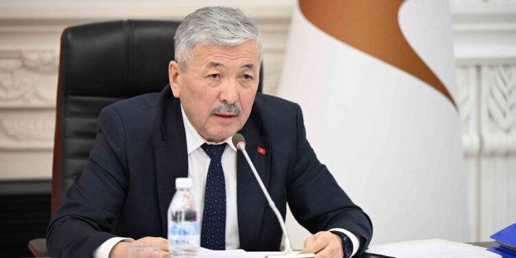 Адылбек Касымалиев Министрлер кабинетинин төрагасынын милдетин аткарат