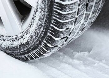 Казакстанда 1-декабрдан тарта кышкысын жайкы дөңгөлөк менен жүргөн айдоочуларга айып салынат