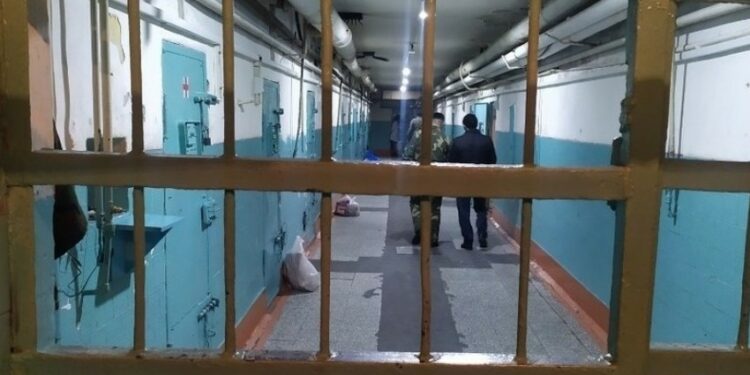 Депутат абактардагы абал тууралуу маалымат сурады