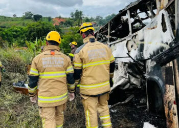 Бразилияда автобус менен жүк ташуучу унаа сүзүшүп, 38 адам каза болду