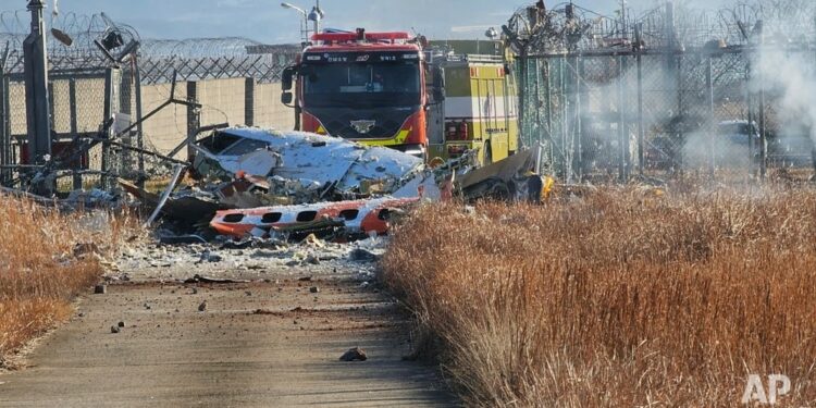 Түштүк Кореяда жүргүнчү учак кырсыкка учурап, 47 адам каза болду