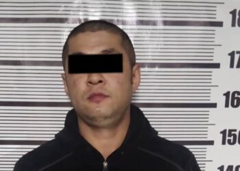 Бишкекте алып баруучуларды микрофон менен чаап жиберген жаран кармалды