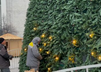 «Ала-Тоо» аянтын Жаңы жылга даярдоо кайсы этапта? Сүрөттөр топтому