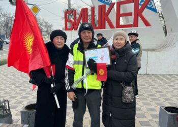 Баткендик 73 жаштагы ата жөө 20 күндө Бишкекке жетти