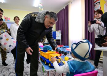 Ташиев Баткенде чек арачылардын балдары үчүн жаңы балдар бакчасын ачты